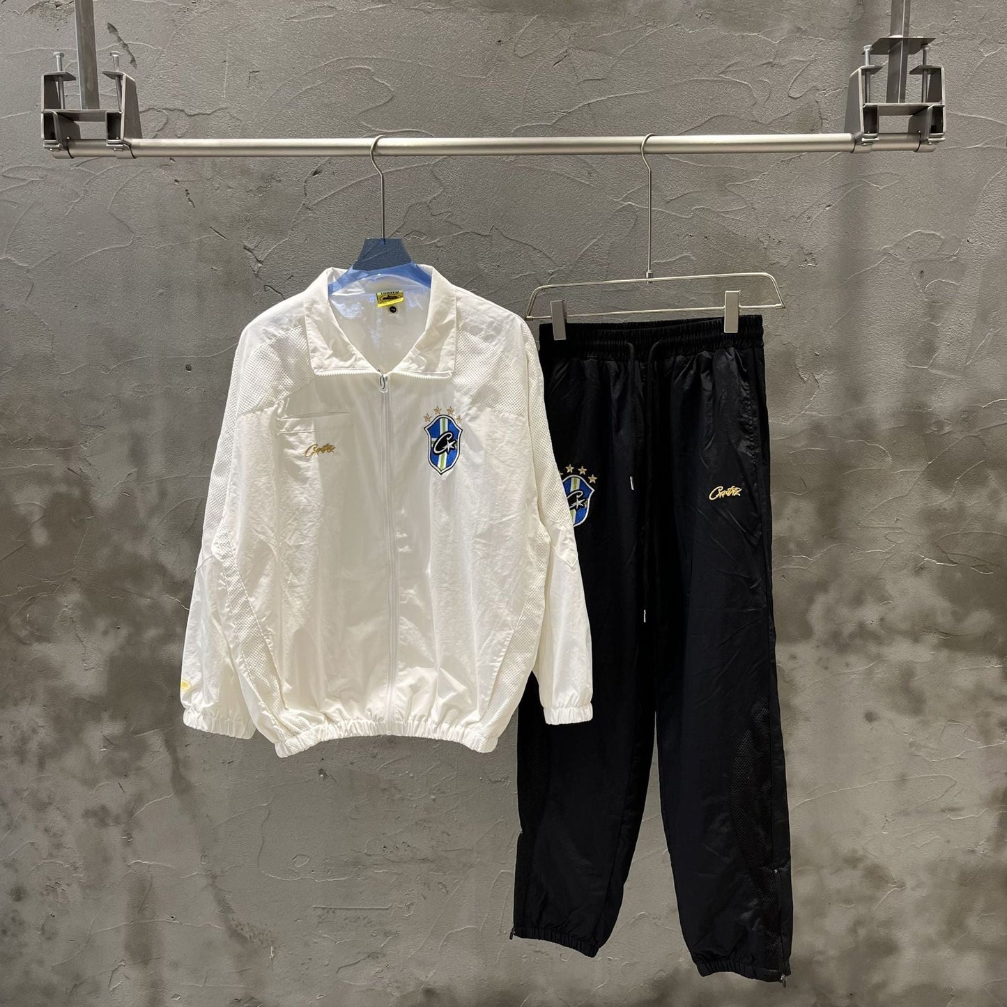 Men's New Corteiz Suit with embroidered logo, thin spring long pants, and zipper detail