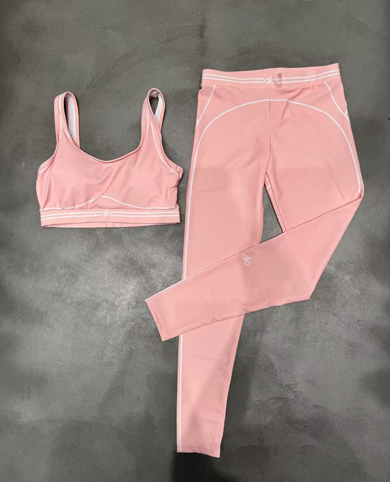 a-l-o Airbrush Heart Throb Yoga Set - High-Quality Pilates Sports Set
